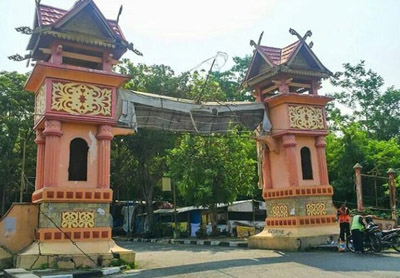  Taman Labuai Pekanbaru Memprihatinkan, Gapura Nyaris Roboh